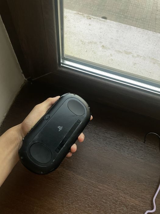 Ps vita 2000 (slim)