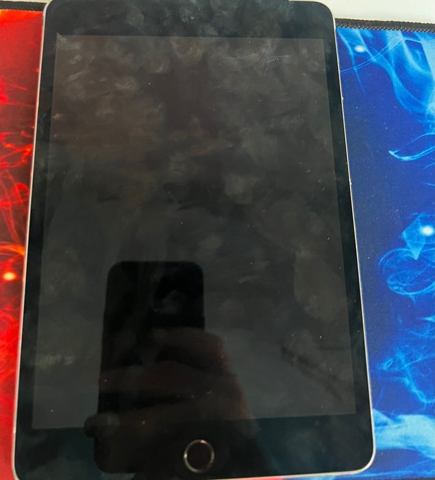 Продавам използван iPad mini 4