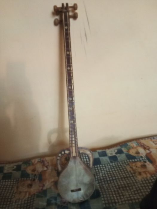 Rubob sotiladi srochni