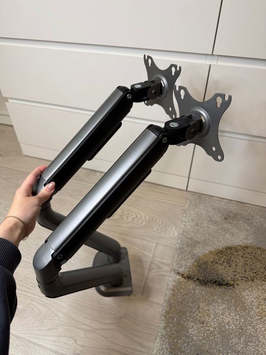 Кронштейн (двойна стойка) за 2 монитора Gembird MA-DA2-05