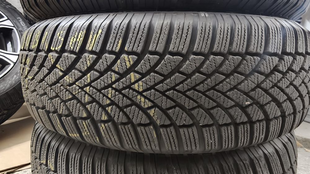 Set 4 anv. iarna Bridgestone 215 65 17, dot.0922, pret/buc