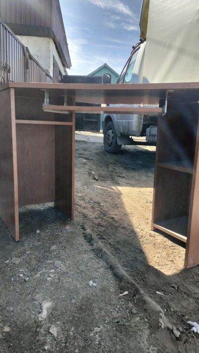 Продам компьютерный стол