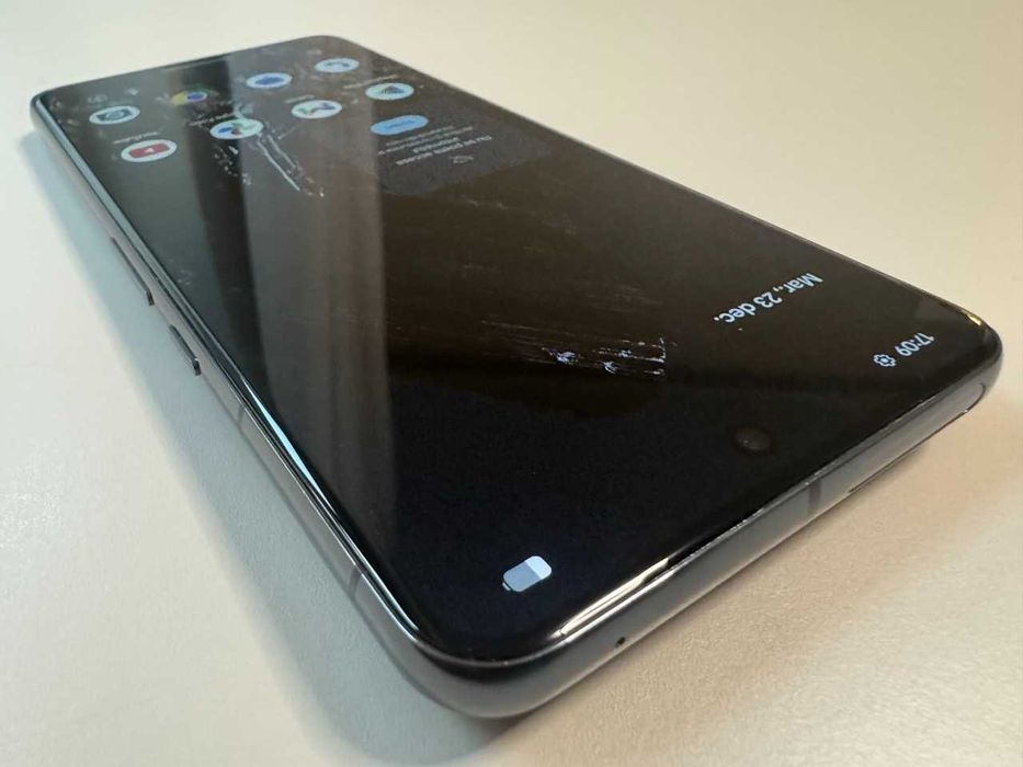 Google / Pixel 8 Pro 128+12 / Obsidian