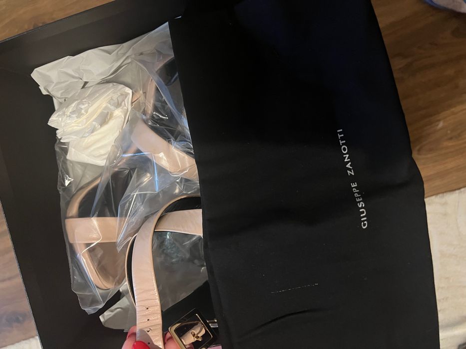 Сандали Giuseppe Zanotti