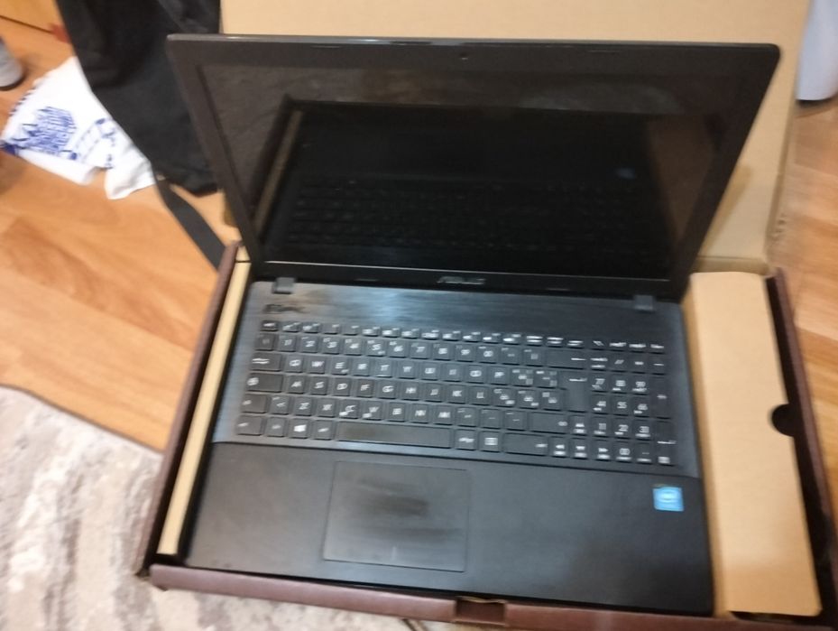 Vând componente, laptop defect