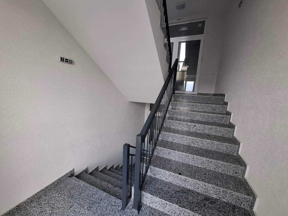 Продава се Многостаен апартамент в Бургас, Изгрев - 111 кв.м за 2252 €/кв.м - Снимка #2