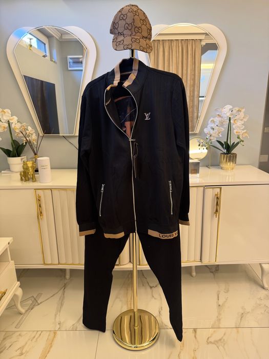 Compleu LV de barbati masuri M,