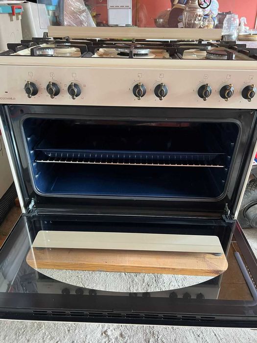 Продам Газовую плиту