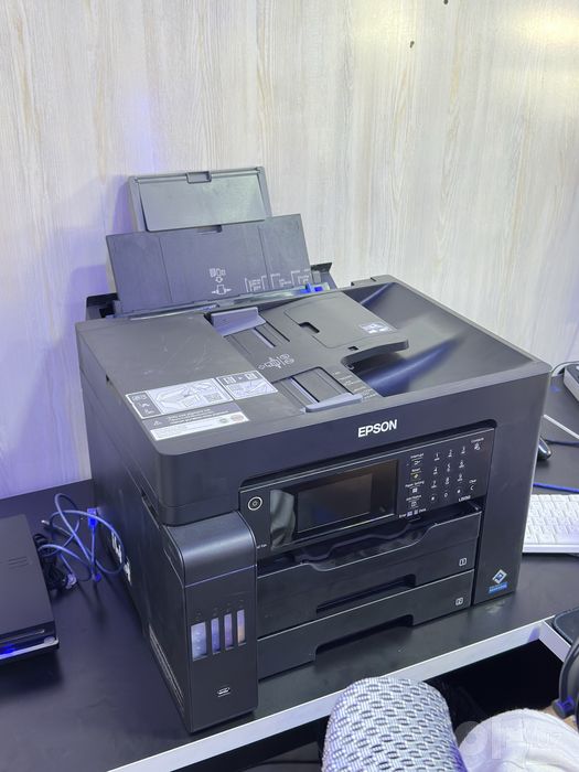 EPSON L15150 Qora rangda (черный свет)