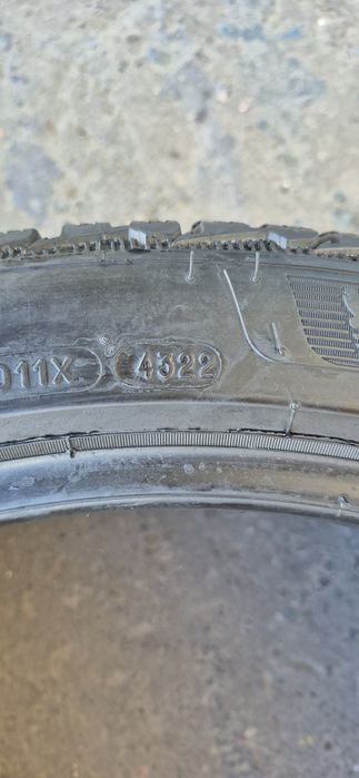 4 anvelope iarna noi Michelin,fata 265/35/21,spate 305/30/21,dot 2022.Pretul este pe bucata.