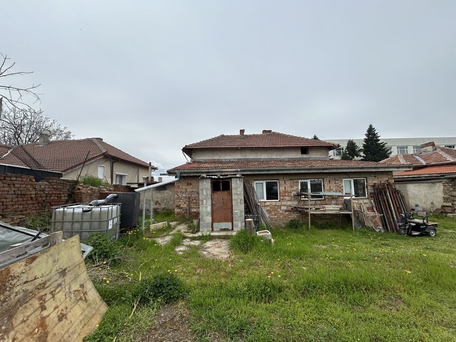 Къща в град Две могили