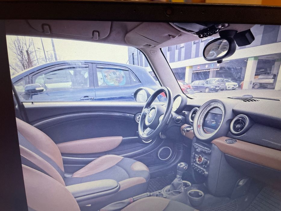 Продавам лек автомобил