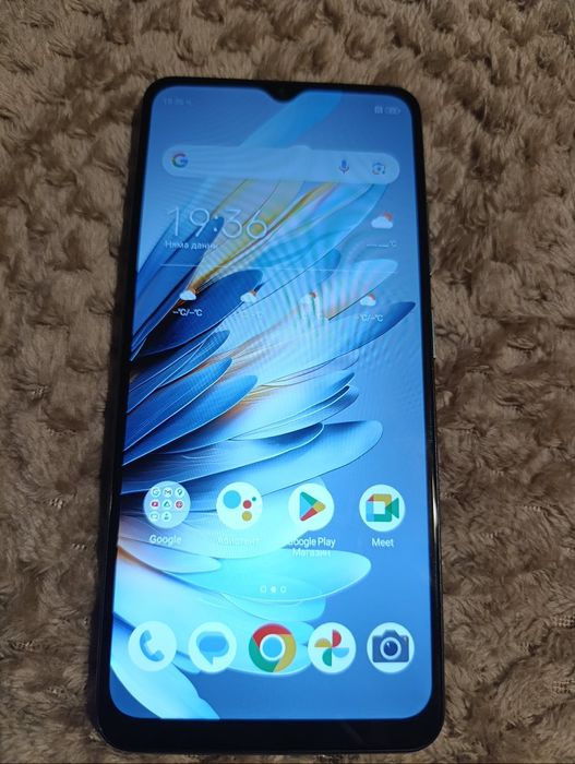 Телефона се продава