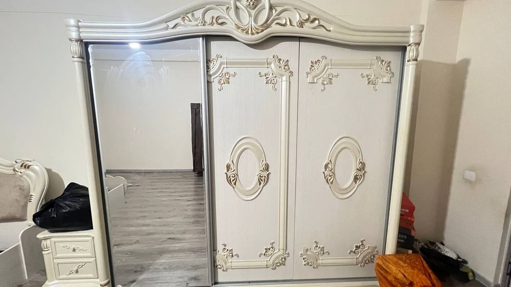 Срочно продам спальный гарнитур