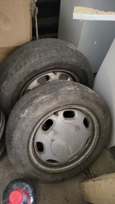 Диски на фольксваген R14 с колпаками