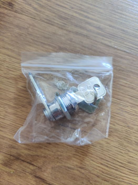 Замок металлический с ключом