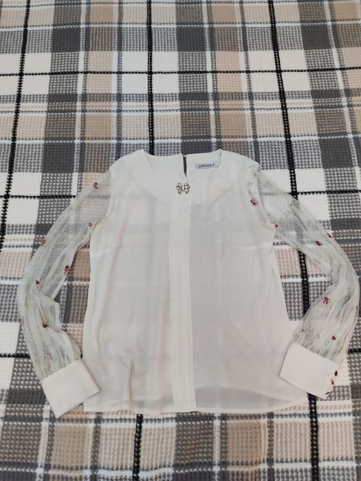Женская блузка белая