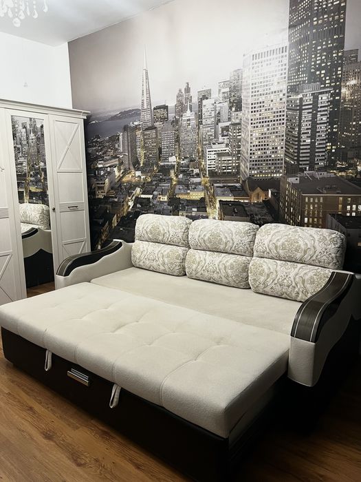 Продам диван бежевого цвета