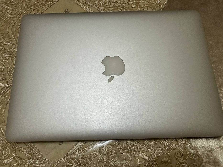Macbook air sotiladi