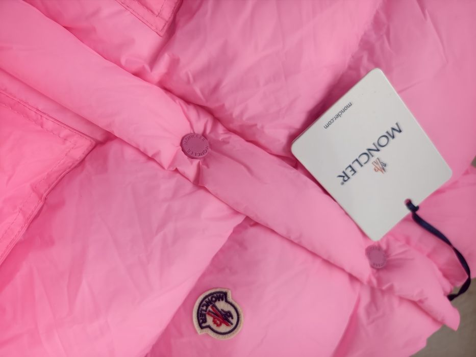 Уникално дамско яке Moncler в два цвята