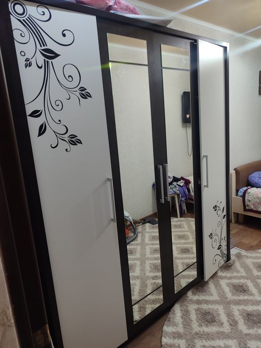 Продам шкаф четырехдверный