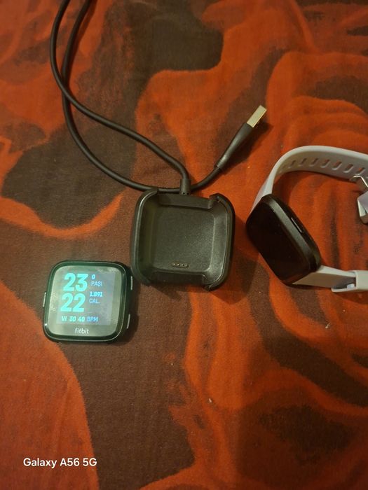 Vand ceas fitbit versa