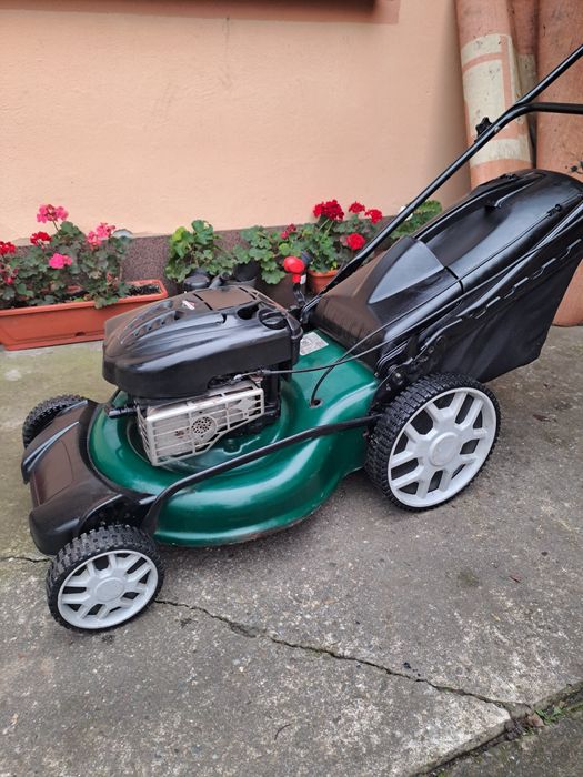 Masini de tuns iarba