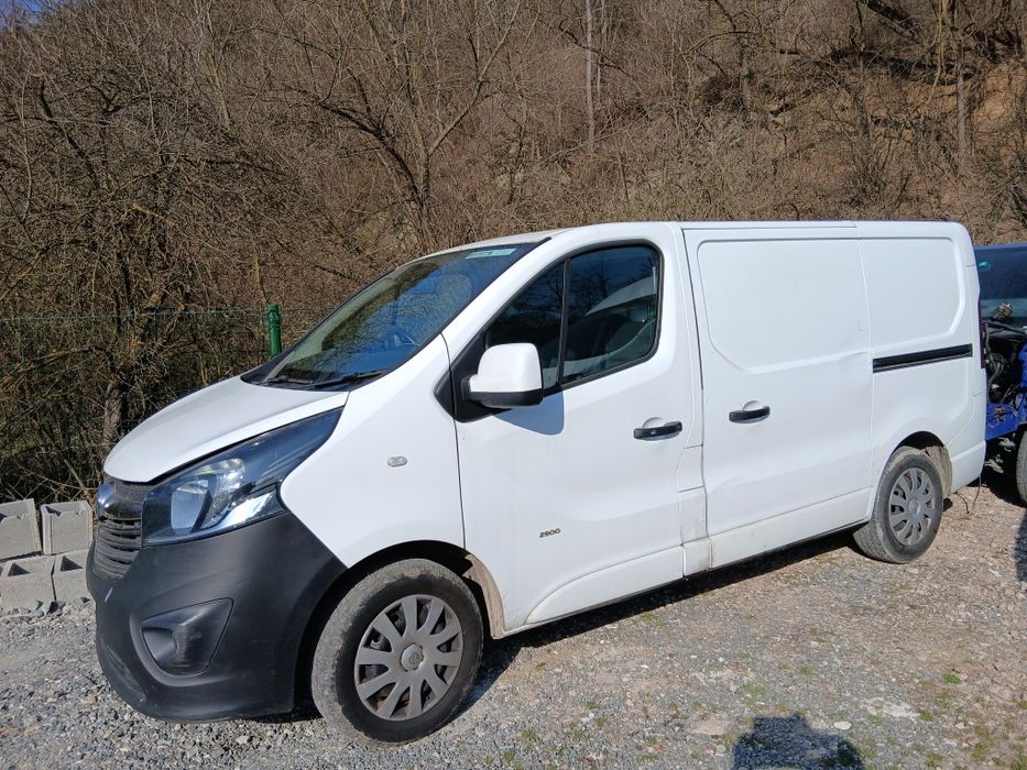 Dezmemrez Opel Vivaro 1.6 bi turbo 120 cp