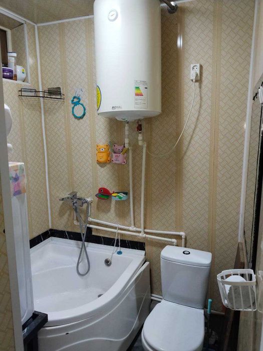 Гагарина Элхолдинг худудида жойлашган 2 хонали квартира сотилади