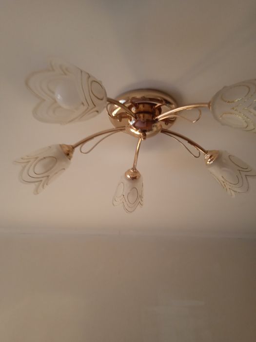 Продам люстры б/у