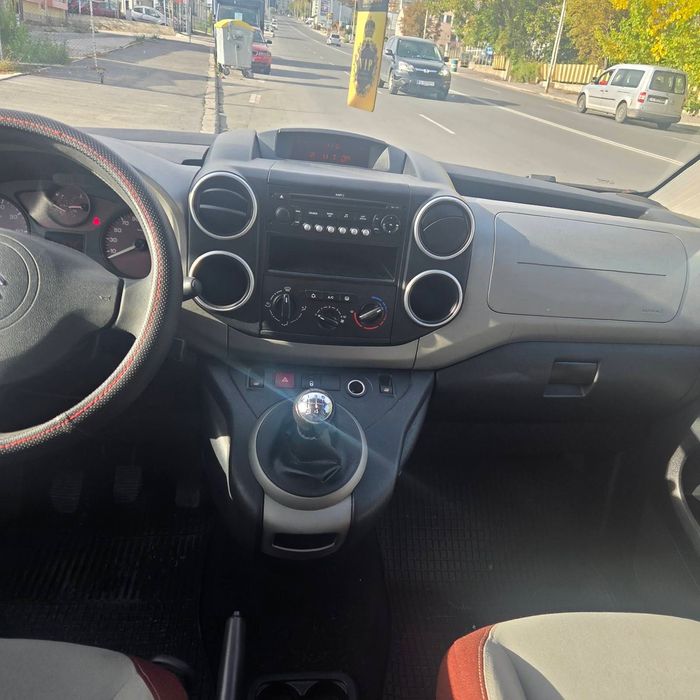 Citroen Berlingo 1.6HDI. На части. 2012г.