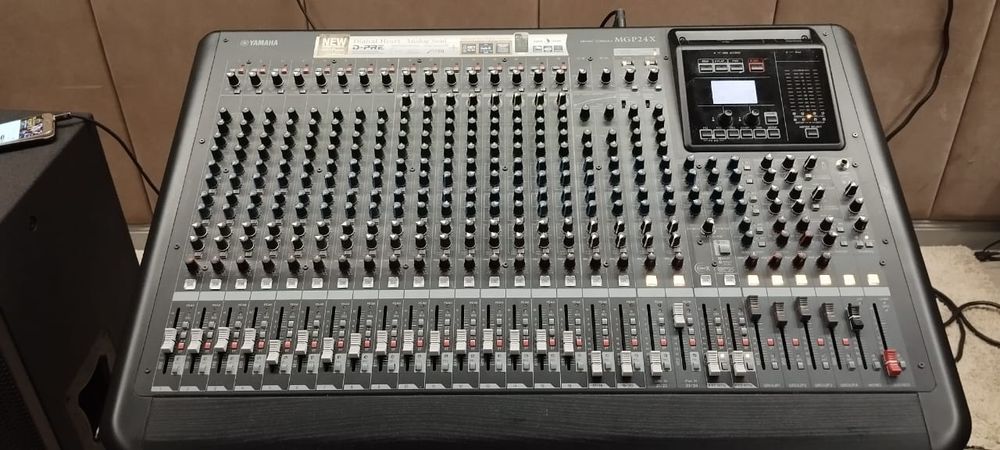 Продам Микшер Yamaha