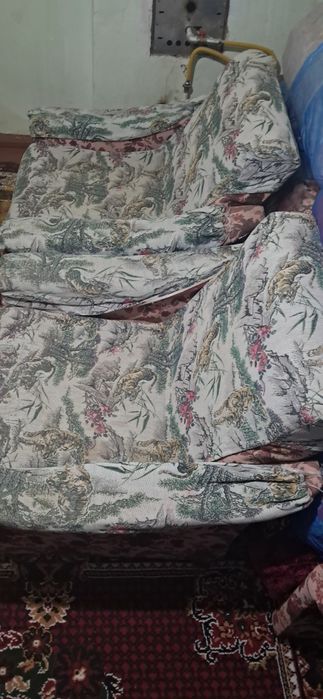 Divan kreslo 2tadan narxi kelishiladi manzil Yangihayot Choshtepa