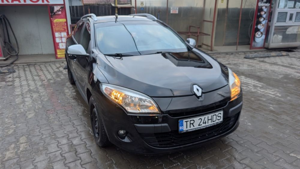 Vând Megane 3 2011 1.6 E5 157k izolata fonic
