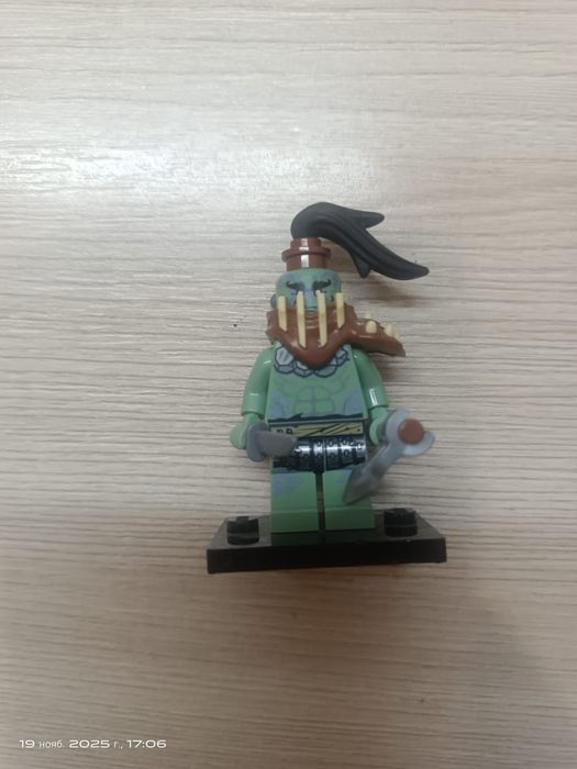 Лего оригинальные фигурки.