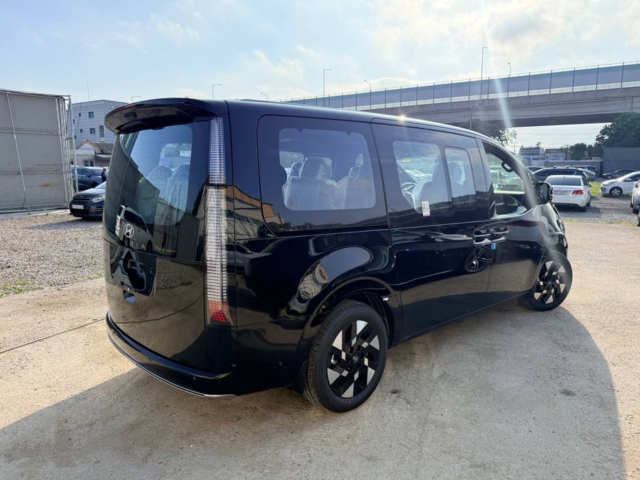 Hyundai Staria 1.6T Hybrid Lounge Inspiration