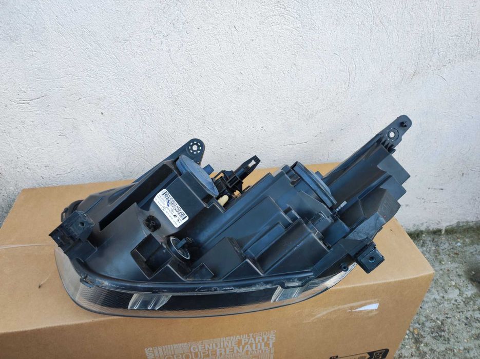 Far stanga dreapta Renault Express