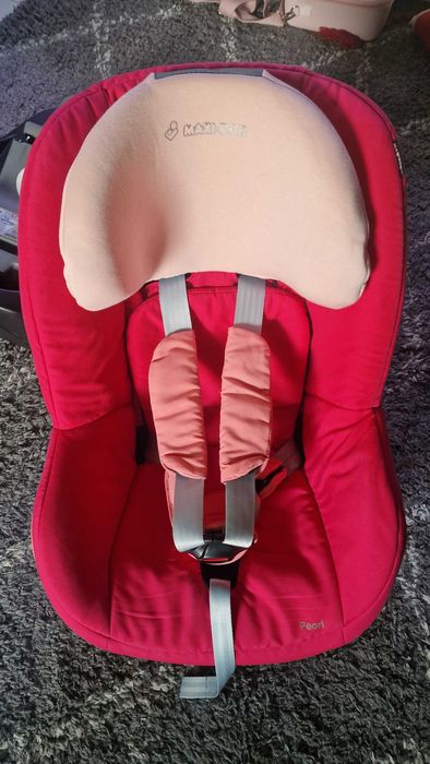 Комплект столчета за кола Maxi-Cosi FamilyFix база + CabrioFix + Pearl – употребявани, в добро състояние