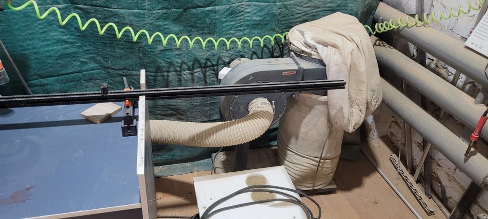 Продам мебельное оборудование.