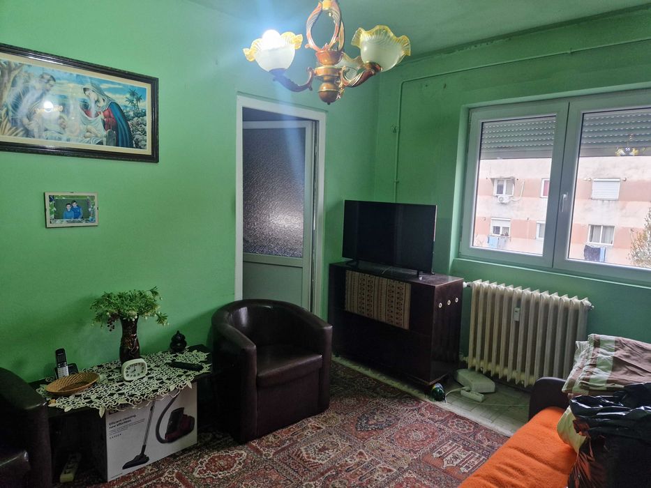 Apartament de vanzare cu 3 camere zona Gradiste