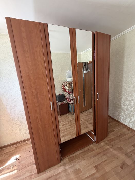 отдам даром шкаф