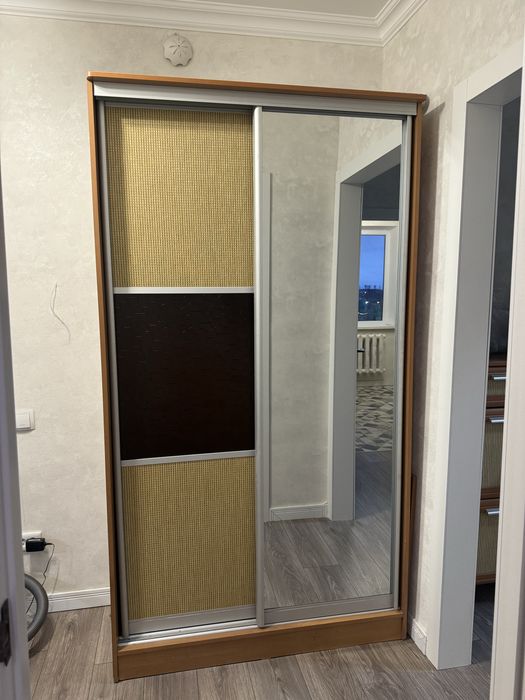 Продам шкаф купэ и обувницу