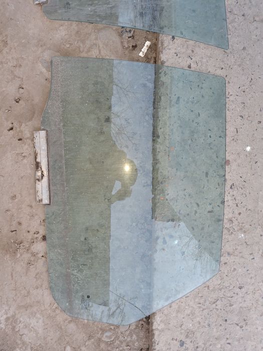 Опель  окно правое