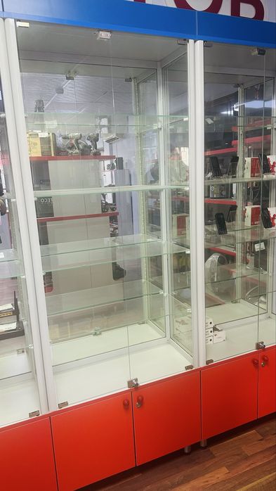 Срочно! Стеклянные витрины с подсветкой (10 шт) для магазина