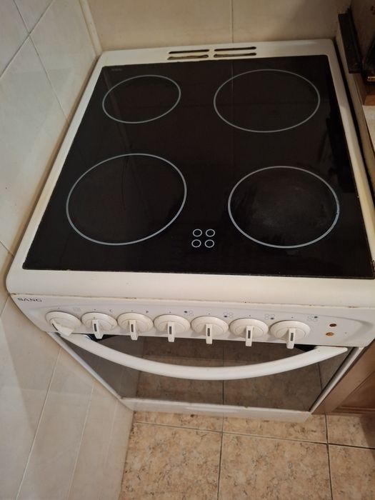 Готварска печка с керамични котлони