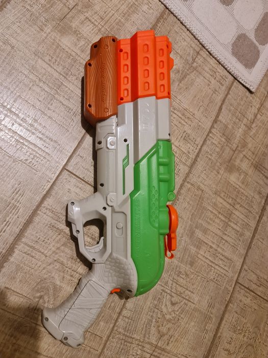 Pusca cu apa marca Nerf