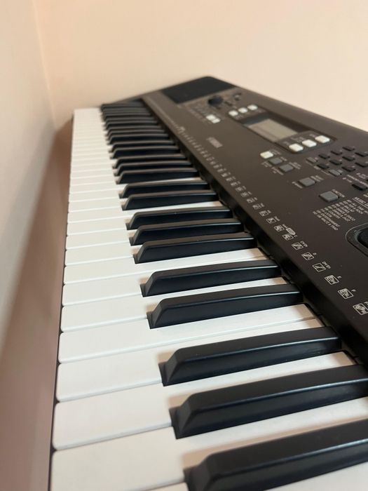 Продается синтезатор