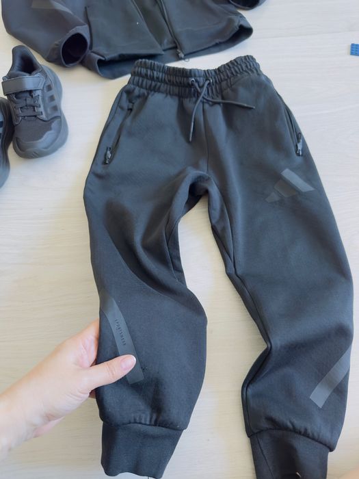 Продам спорт костюм на мальчика