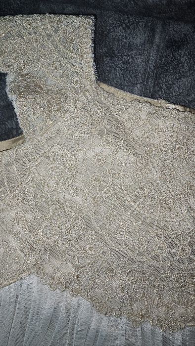 Нарядное платье на 2-3 года