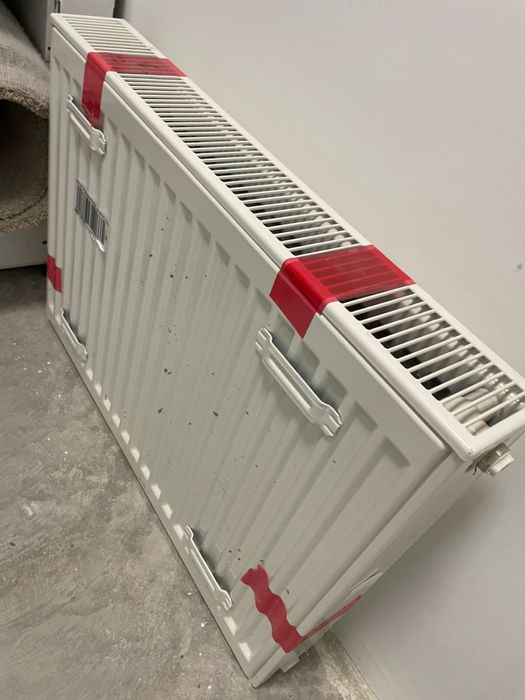 Батарея и радиаторы тепло